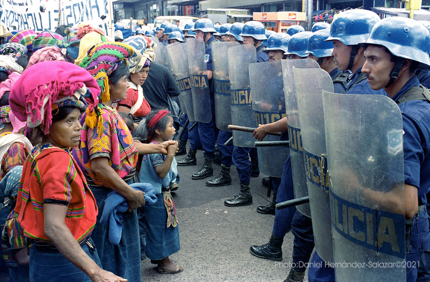 "Encuentro de dos mundos: 1492-1992" / "Clash of Two Worlds"